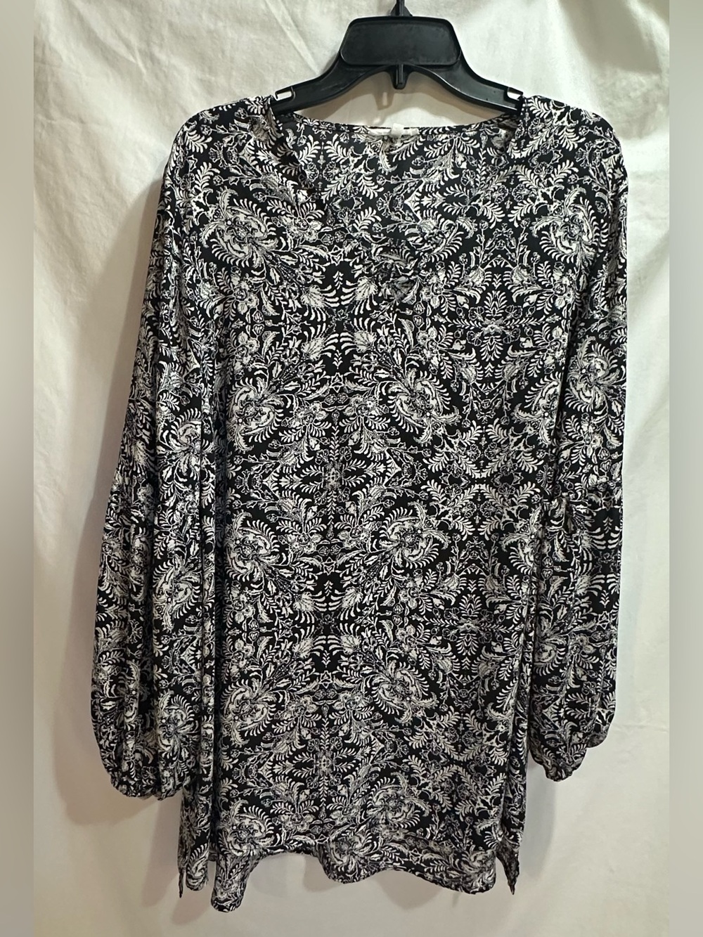 Maurice’s Black & White Floral Long-Sleeve Women's Top